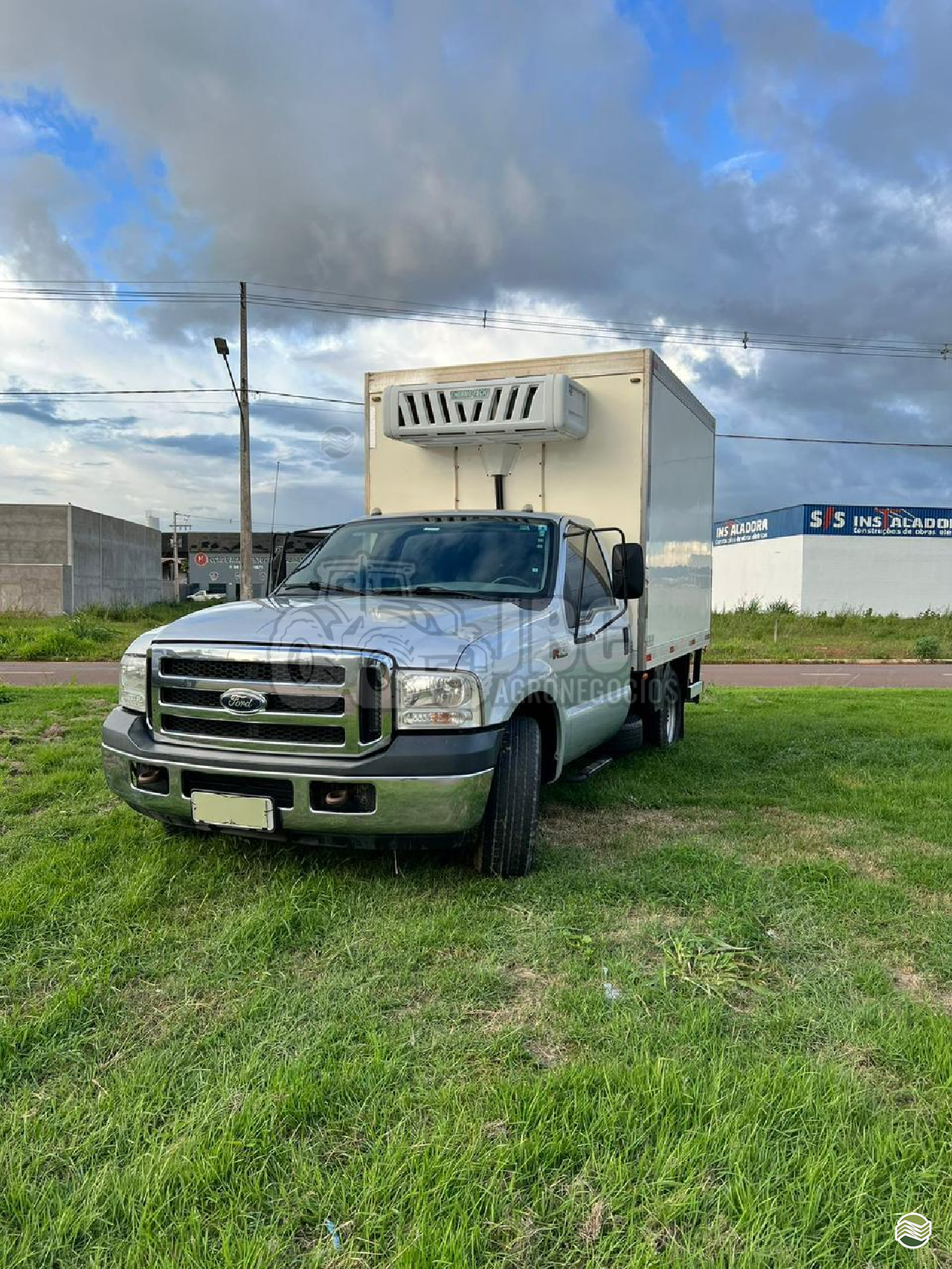 CAMINHAO FORD F350 Baú Frigorífico 3/4 4x4 JBC Agronegócios SINOP MATO GROSSO MT